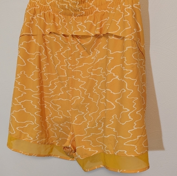 NWOT Athleta Gold/White Printed Mesh Racer Run Short 4", Women's 3XL - Picture 4 of 9